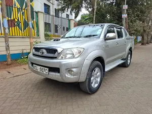 Toyota Hilux 2010 Silver