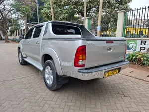 Toyota Hilux 2010 Silver