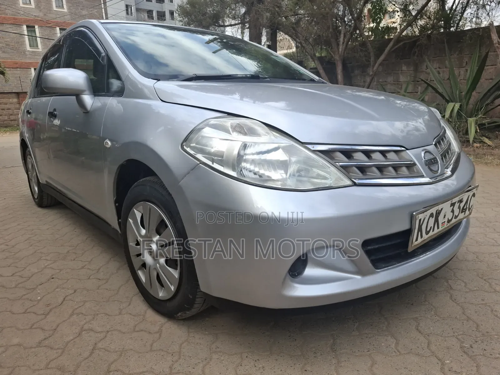 Nissan Tiida 2009 Silver