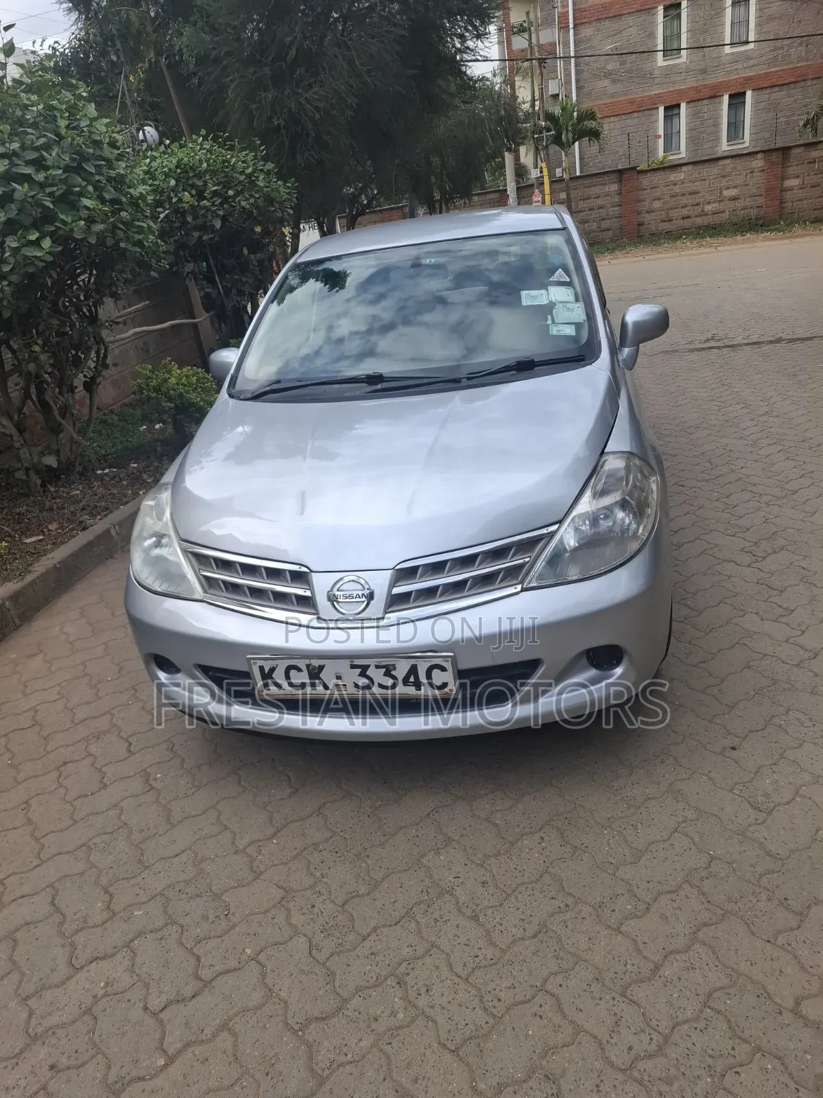Nissan Tiida 2009 Silver