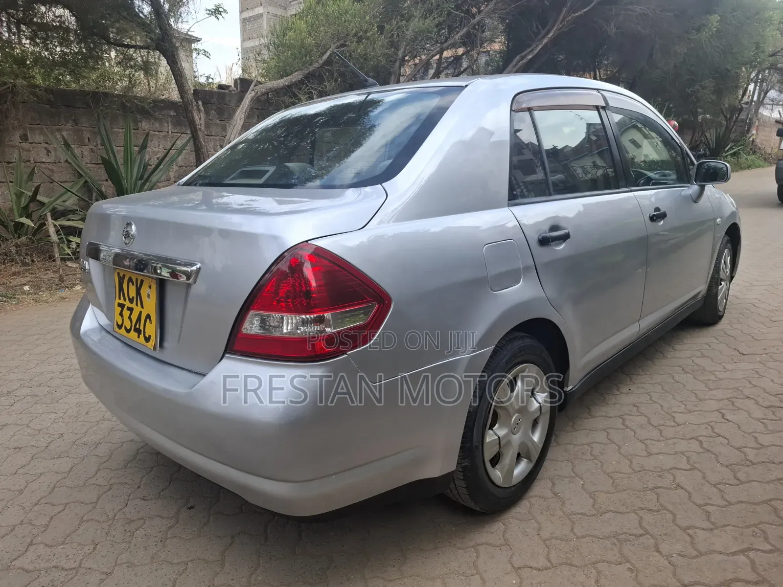 Nissan Tiida 2009 Silver