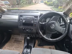 Nissan Tiida 2009 Silver