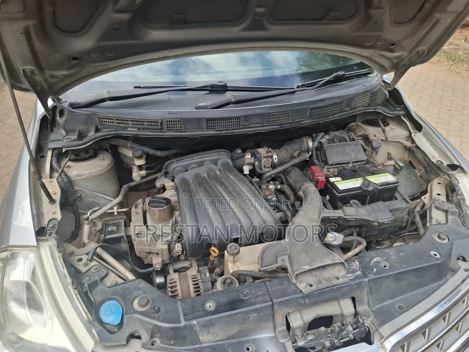 Nissan Tiida 2009 Silver