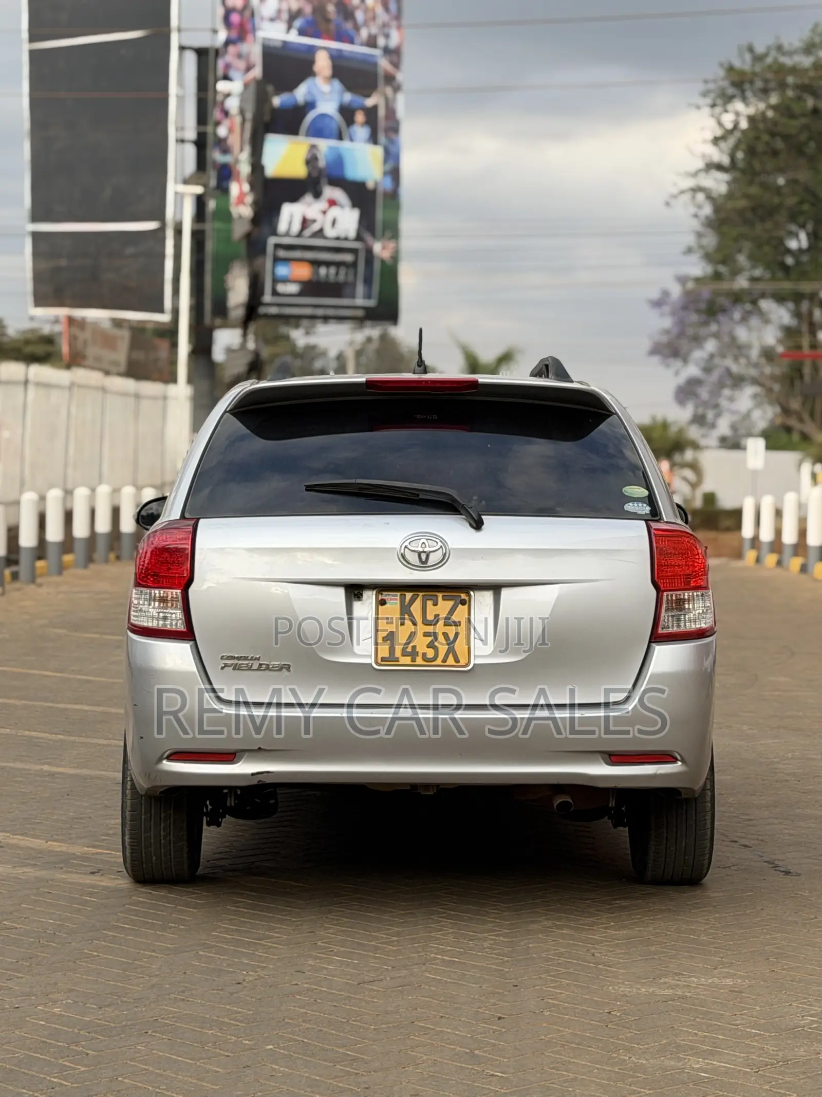 Toyota Corolla Fielder 2013 Silver