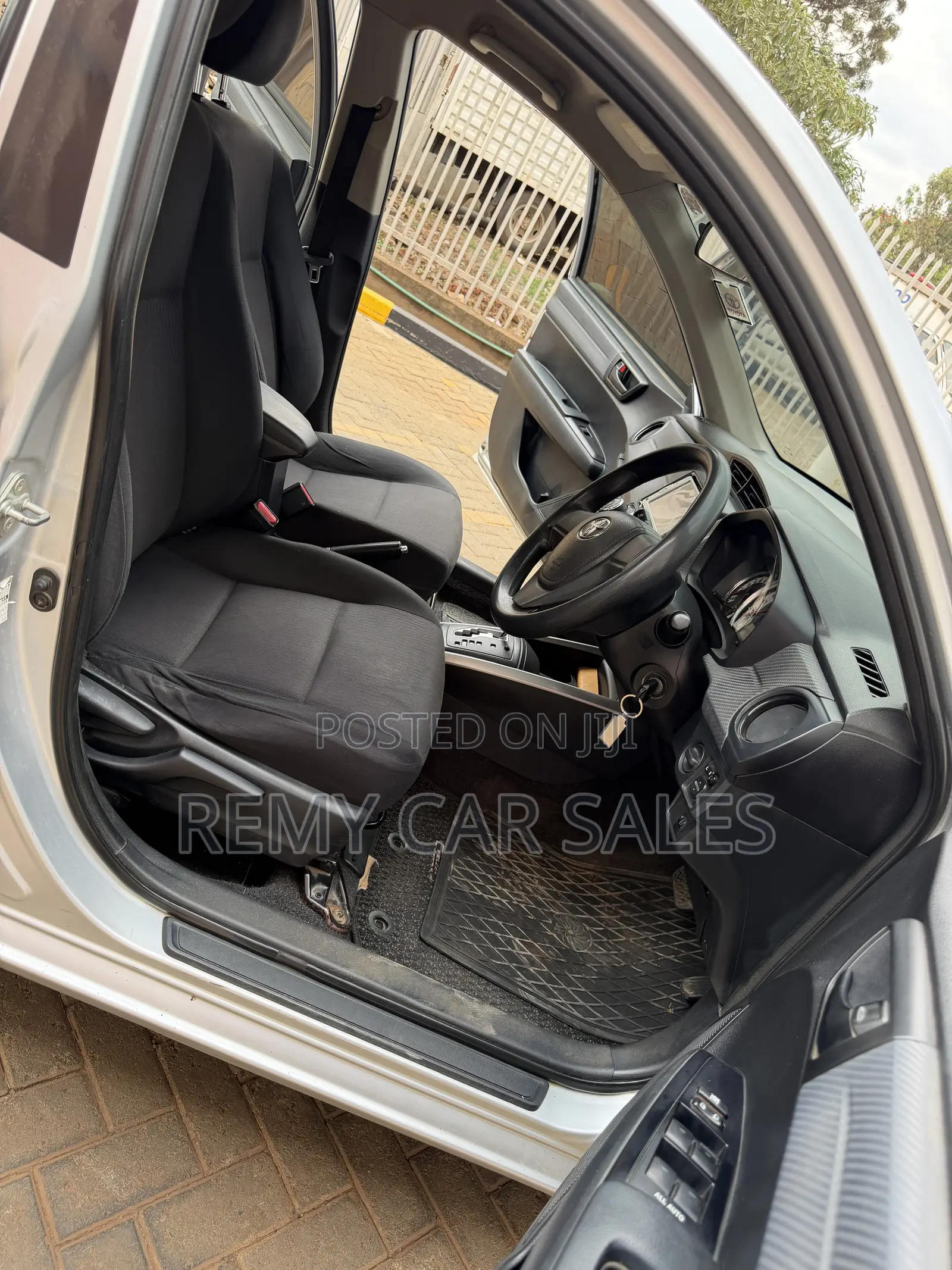 Toyota Corolla Fielder 2013 Silver