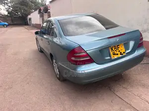 Mercedes-Benz E200 2004 Blue