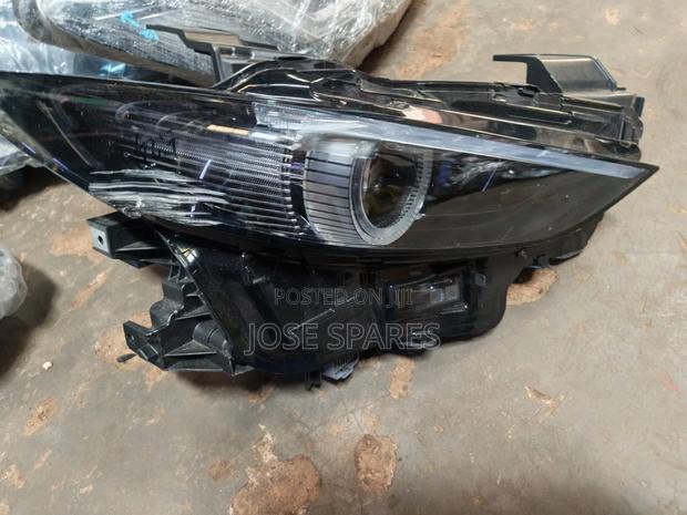 Mazda 3 Axela Headlight - main view