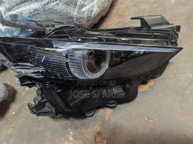 Mazda 3 Axela Headlight - thumbnail 2