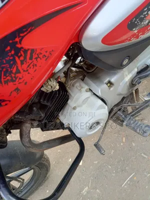 Bajaj Boxer 150 UG 2024 Red