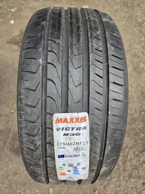 275 /40 R20 Maxxis Tires (Runflat)