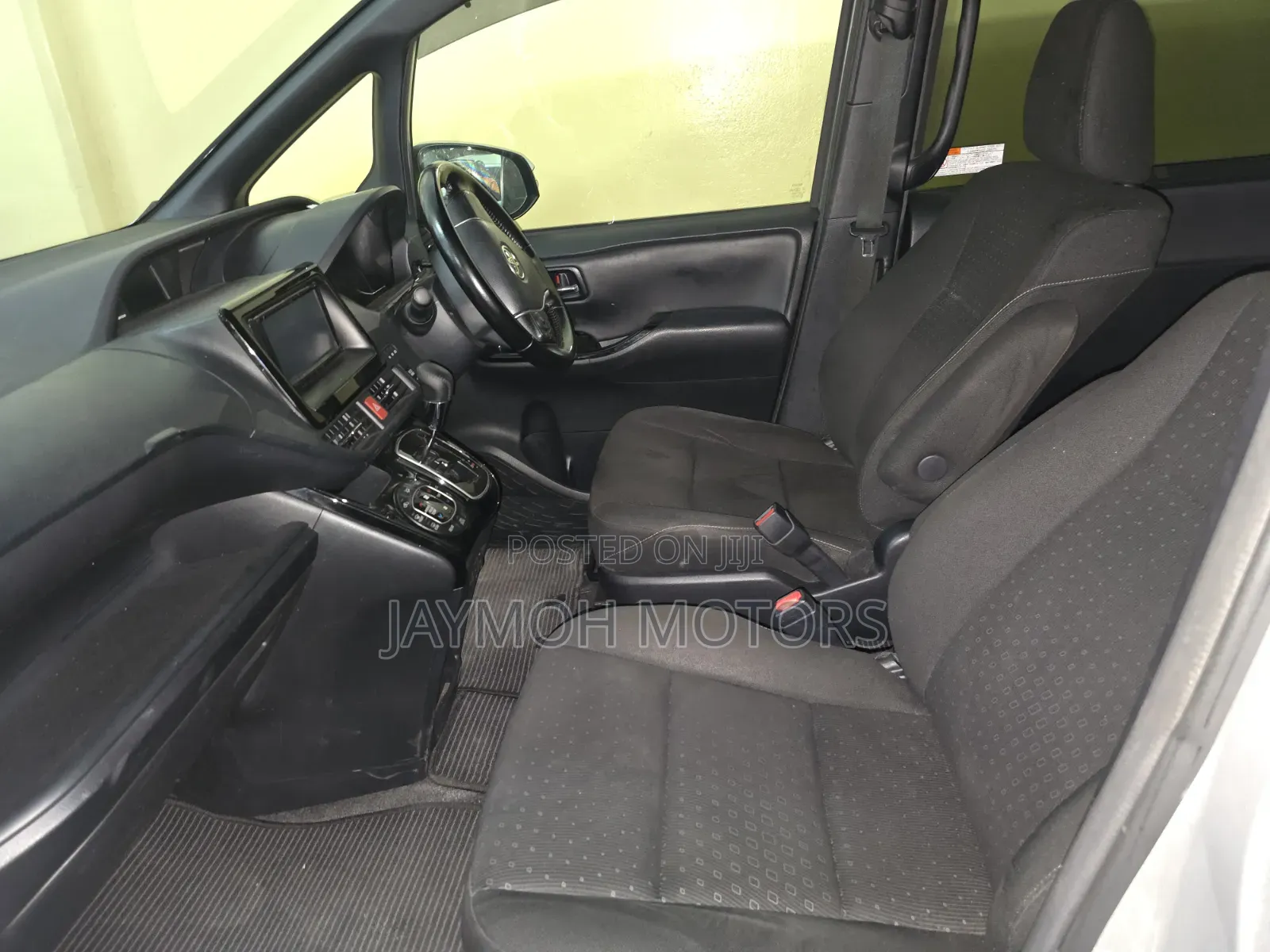 Toyota Noah 2019 Silver