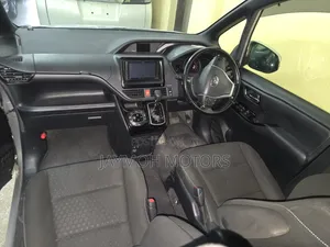 Toyota Noah 2019 Silver