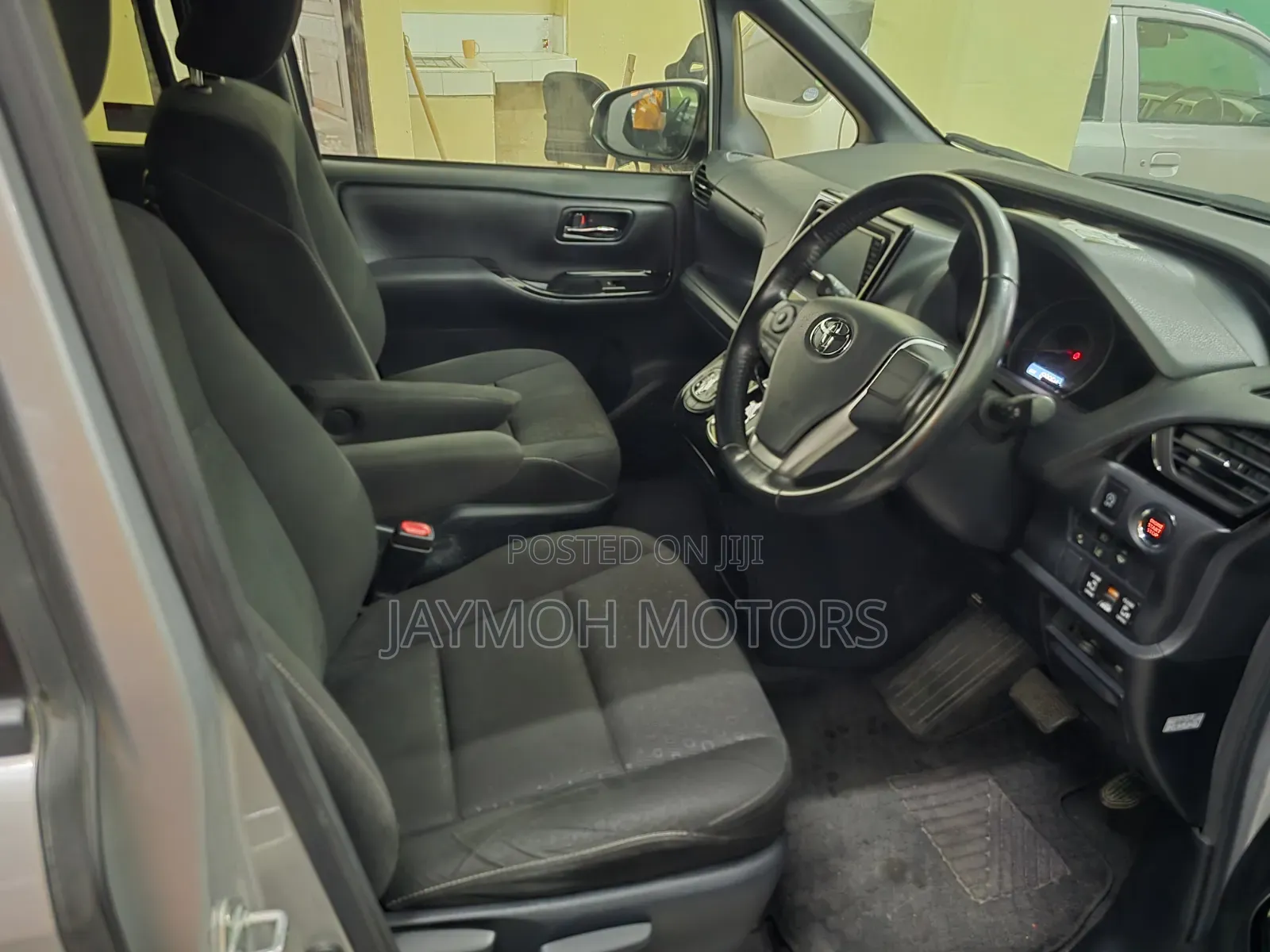 Toyota Noah 2019 Silver