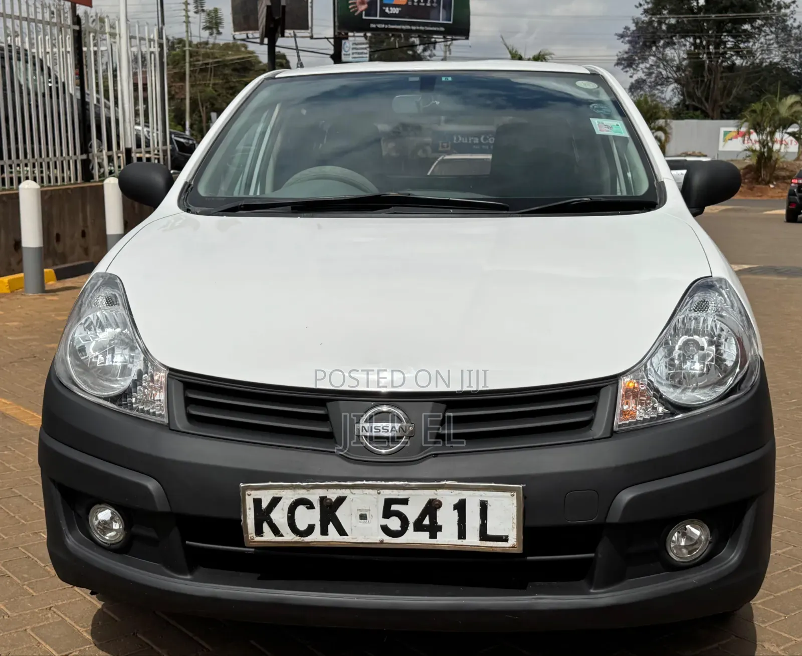 Nissan Advan 2009 White