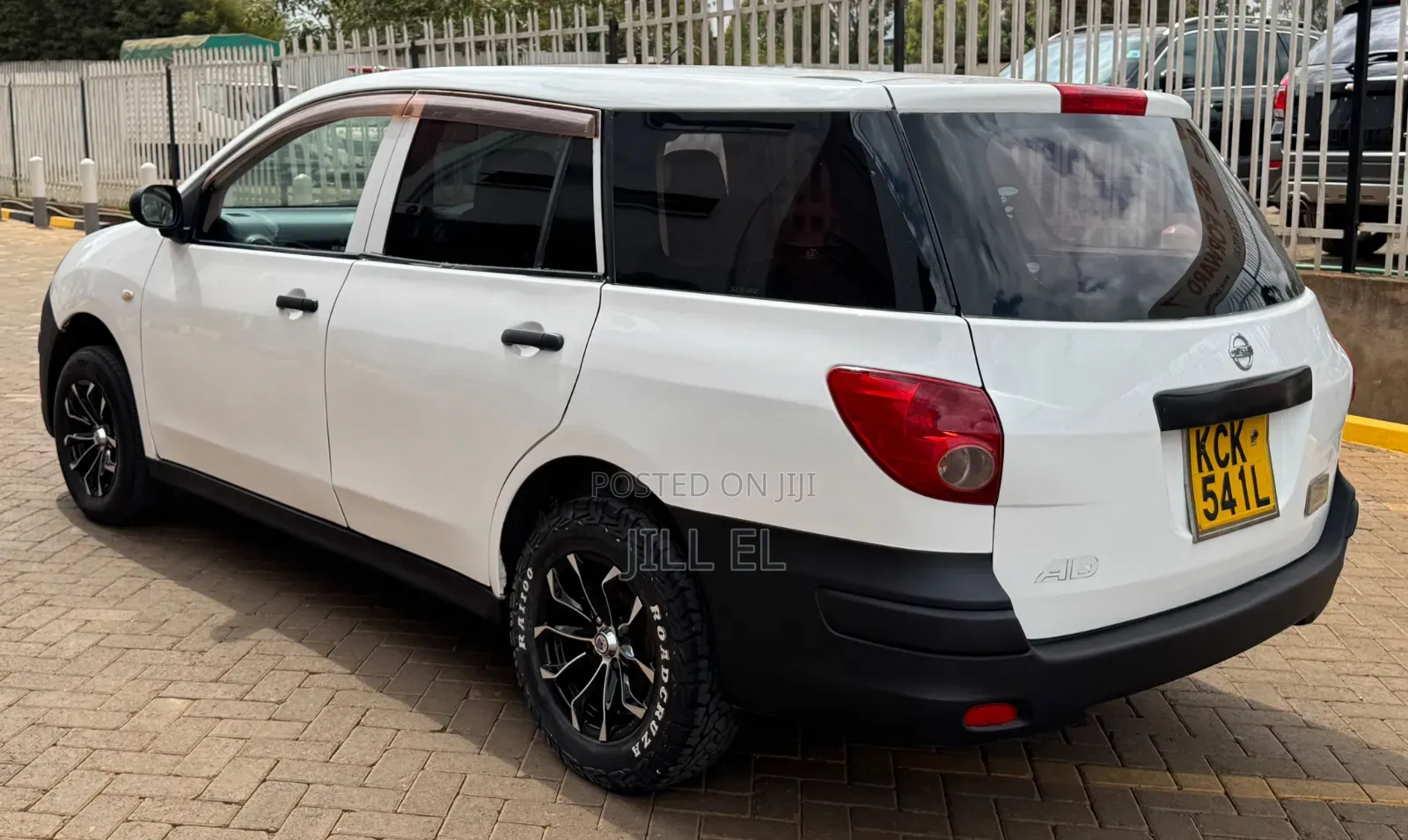 Nissan Advan 2009 White