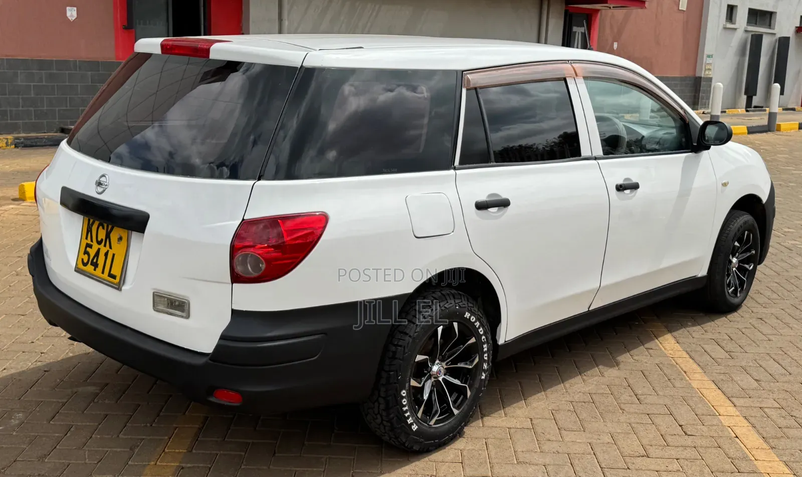 Nissan Advan 2009 White