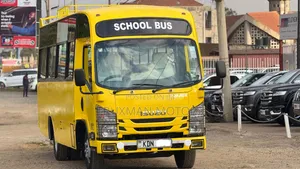 Isuzu NMR 2023 Yellow