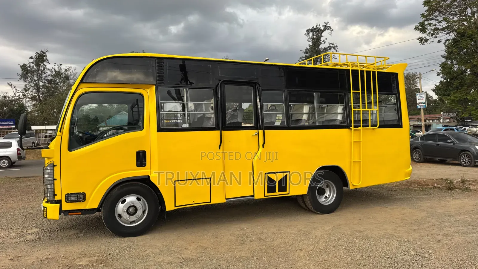 Isuzu NMR 2023 Yellow