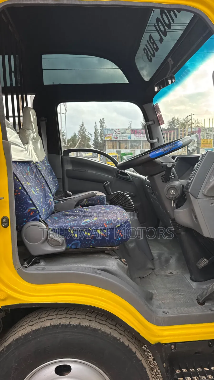 Isuzu NMR 2023 Yellow