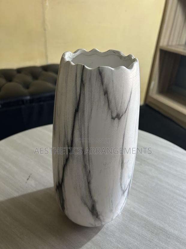Marble Flower Vase - thumbnail 2
