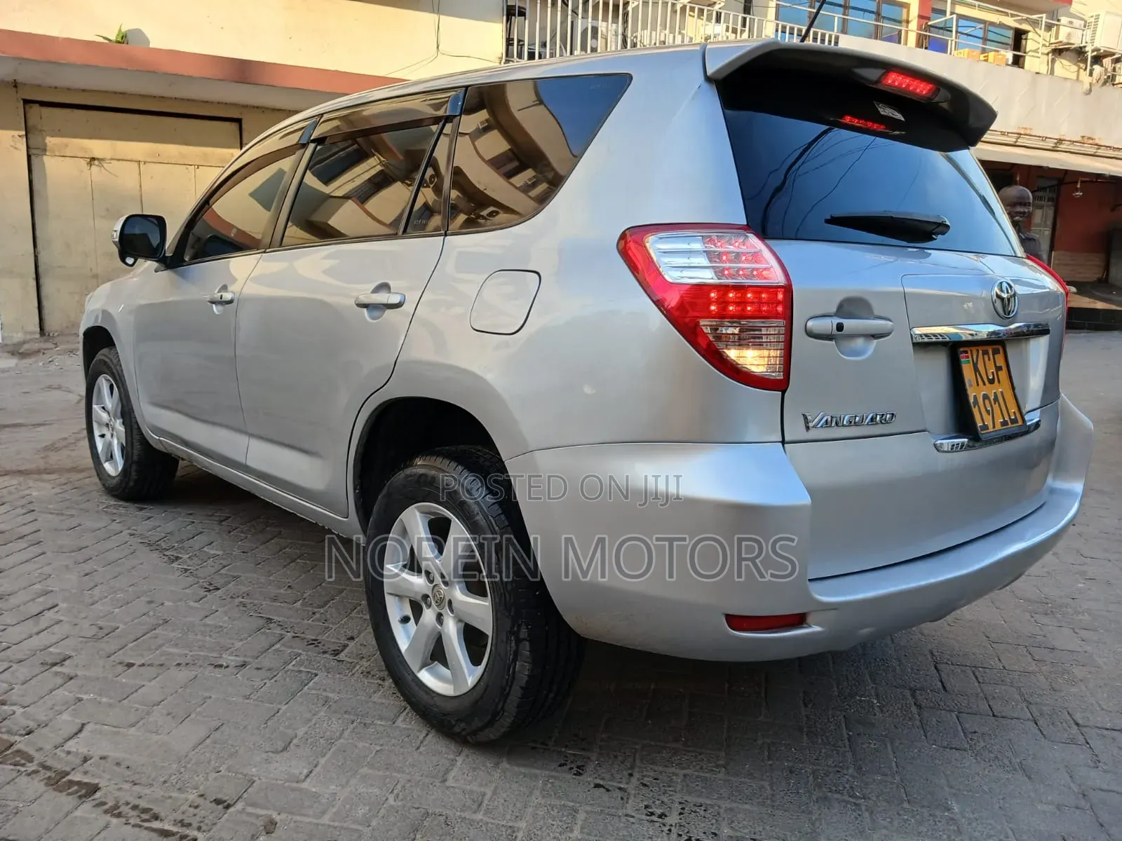 Toyota Vanguard 2010 Silver