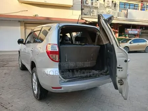 Toyota Vanguard 2010 Silver