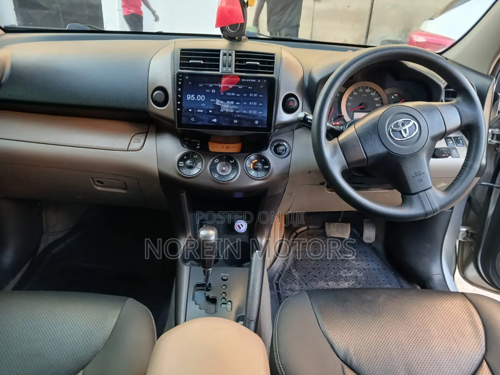 Toyota Vanguard 2010 Silver