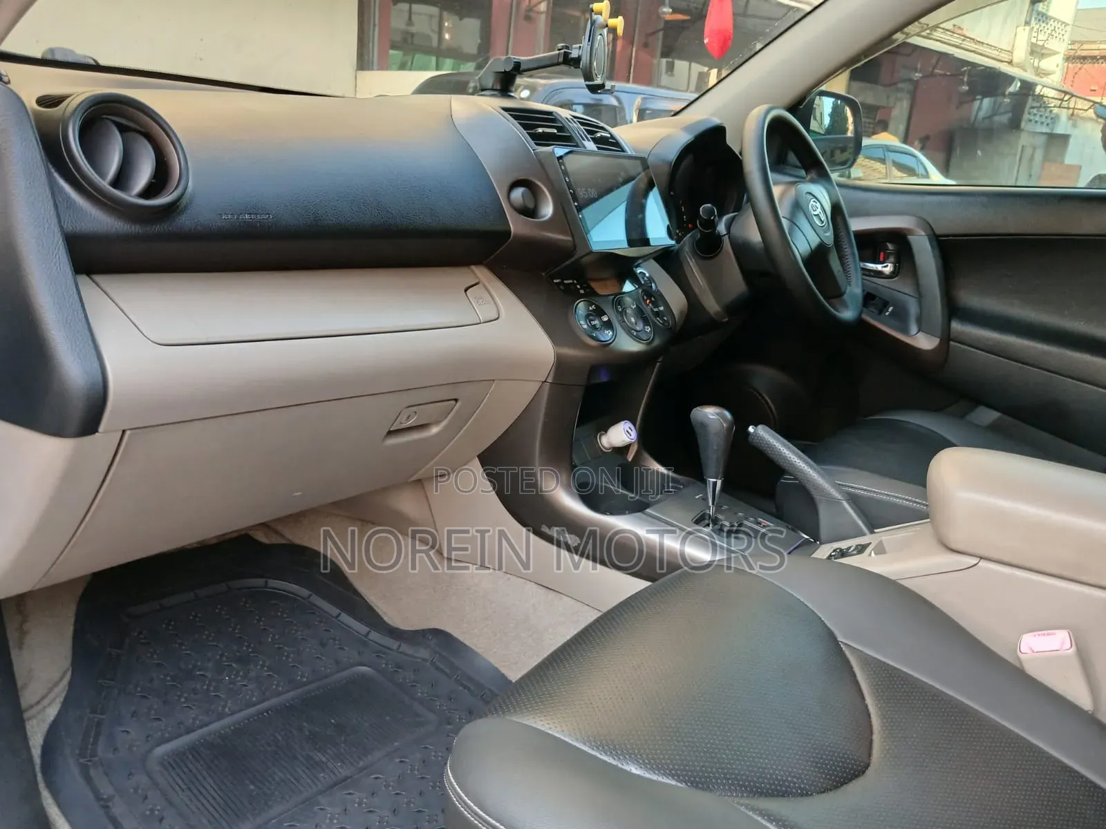 Toyota Vanguard 2010 Silver