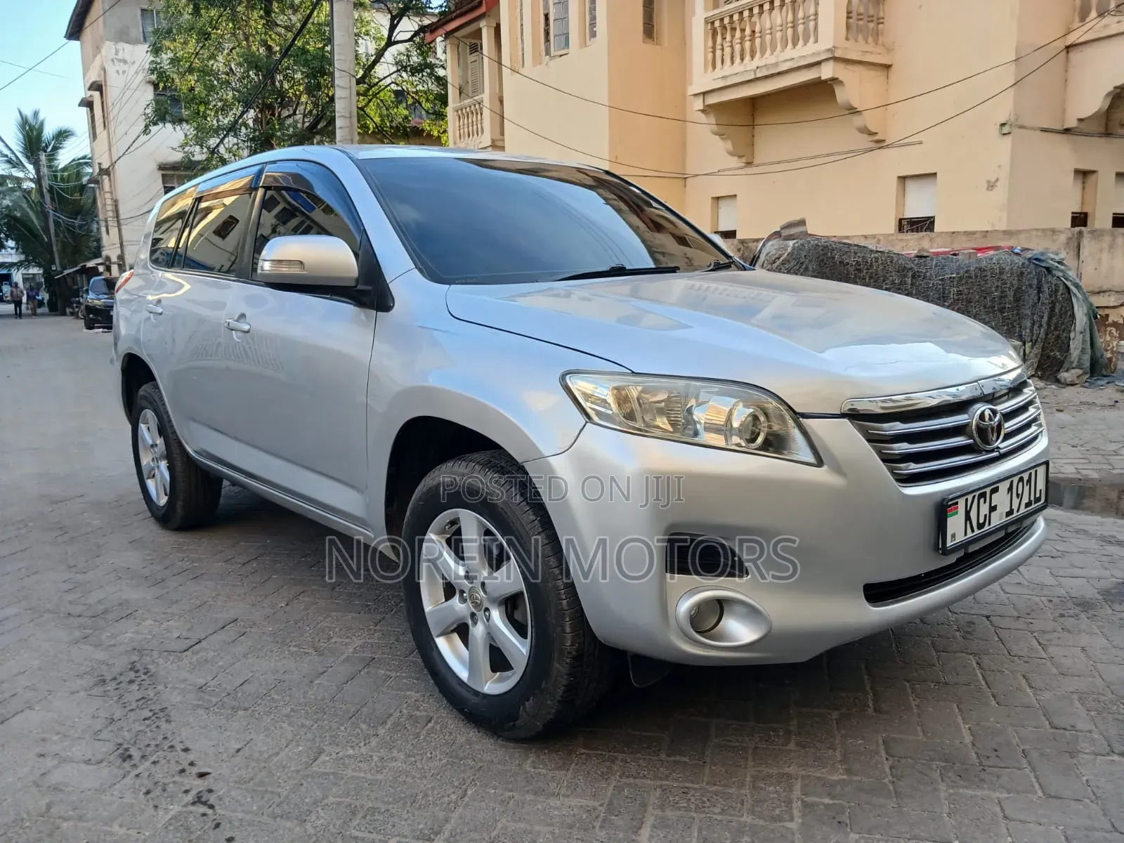 Toyota Vanguard 2010 Silver