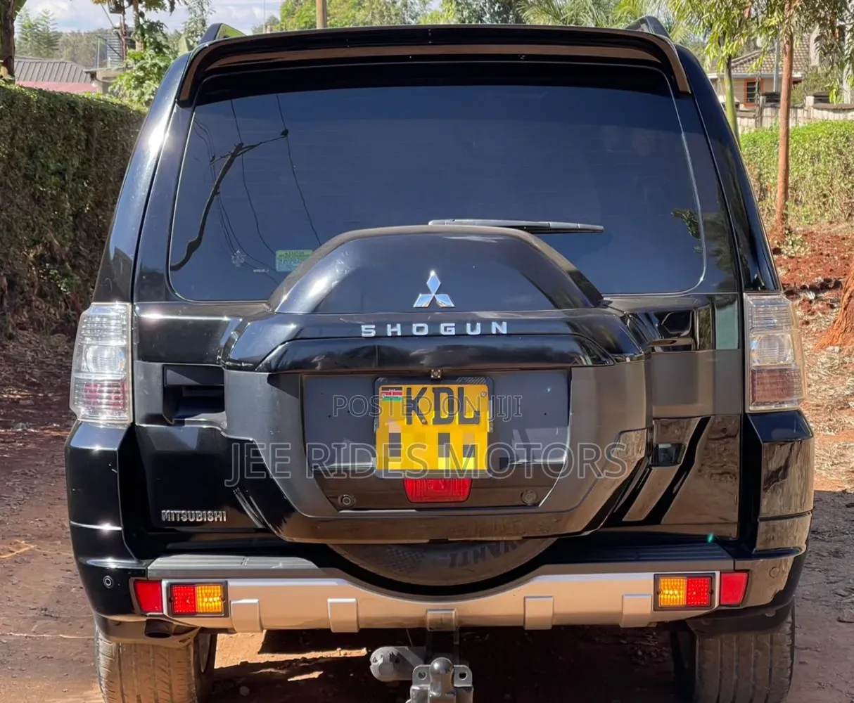 Mitsubishi Pajero 2016 Matt Black