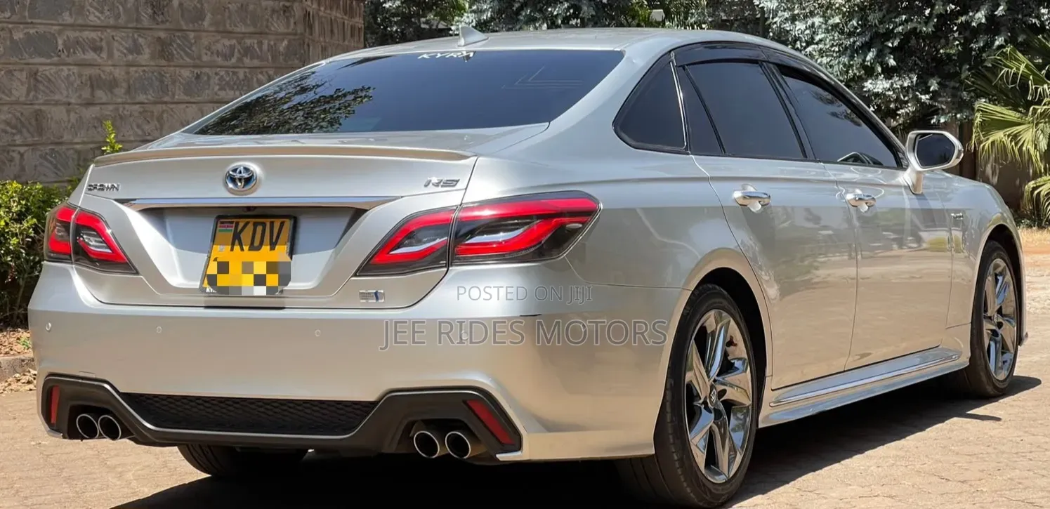 Toyota Crown 2018 Gray