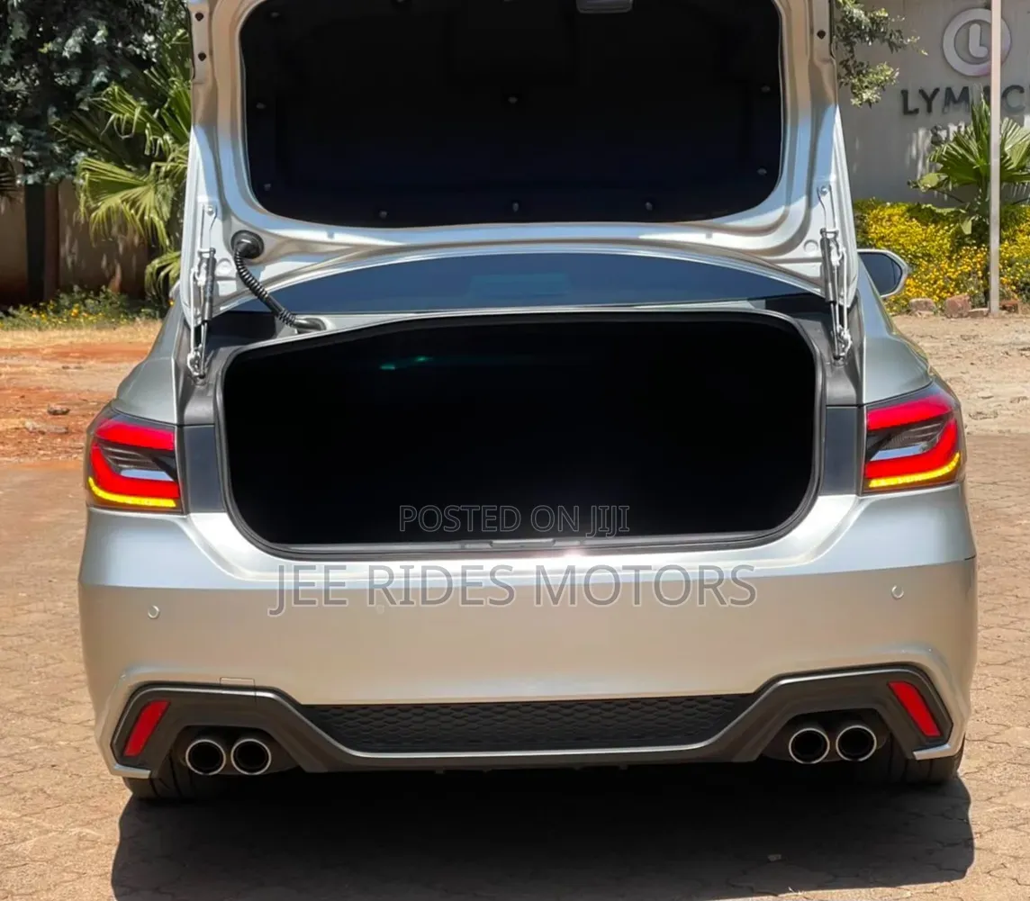 Toyota Crown 2018 Gray
