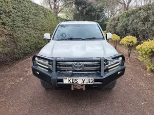 Toyota Land Cruiser 4.5 V8 GXR 2017 White
