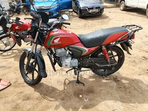 Honda CB 2025 Red