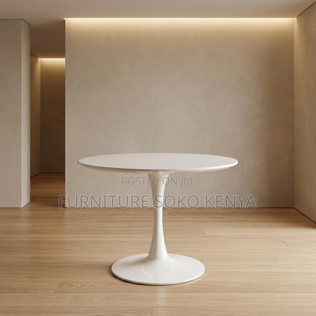 Coffee Table; Round White Tulip Coffee Table - main view