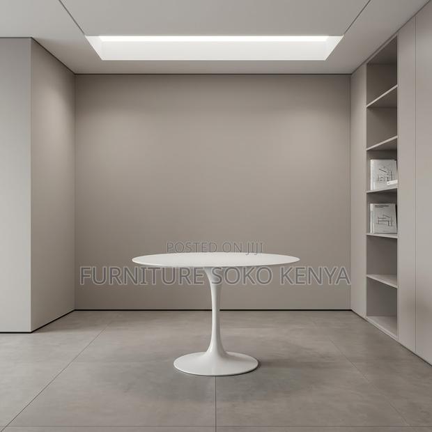 Coffee Table; Round White Tulip Coffee Table - thumbnail 2