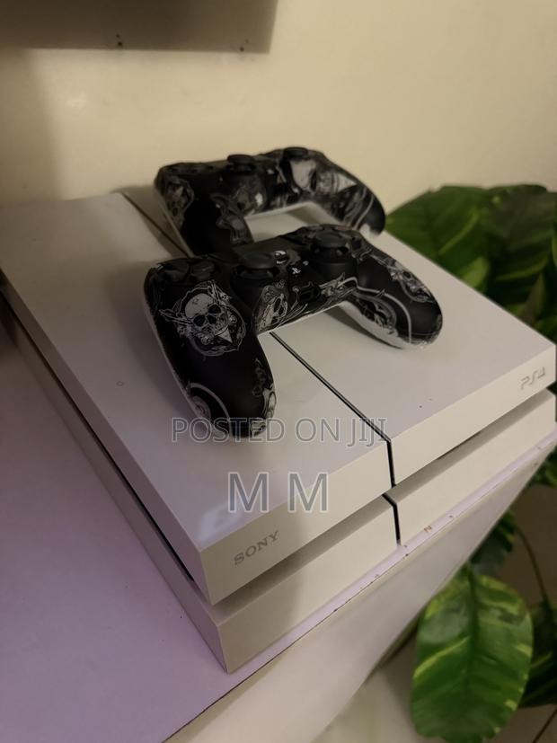 Play Station 4 Standard Chipped With 6 Games, 2 Controllers - thumbnail 2