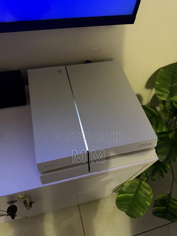 Play Station 4 Standard Chipped With 6 Games, 2 Controllers - thumbnail 5