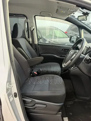Toyota Voxy 2019 Silver