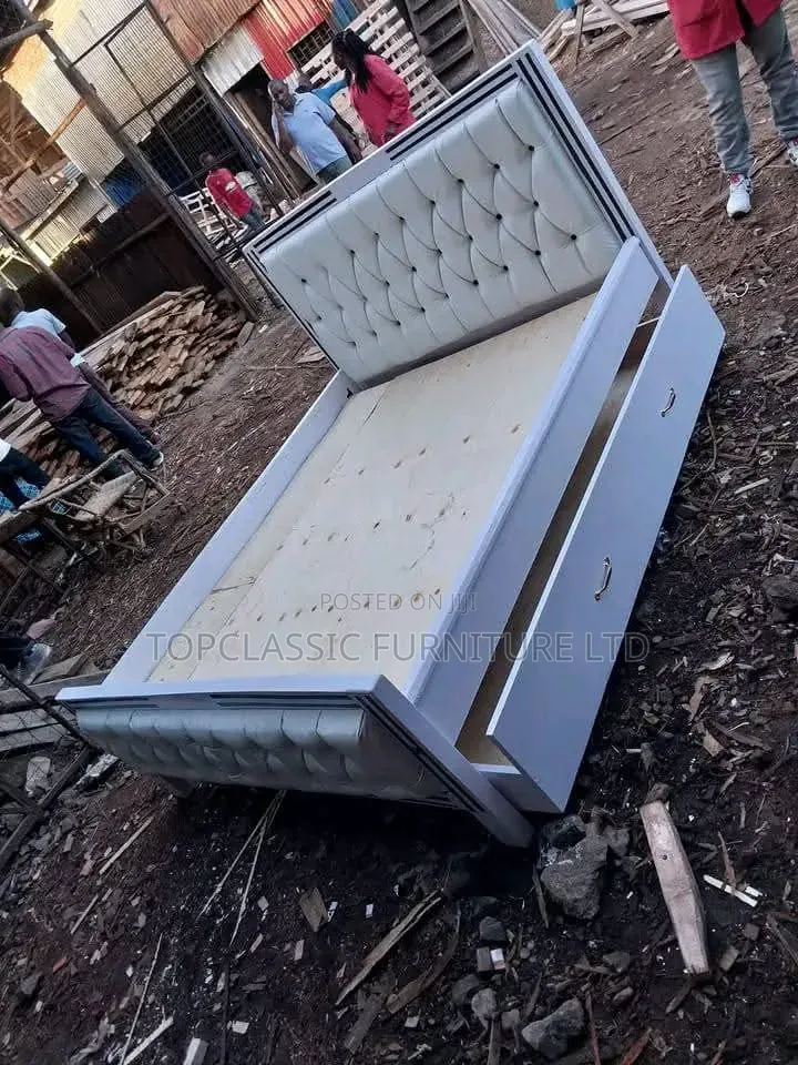 5x6 Mocket Bed+ Bottom Drawer White and Black Button 