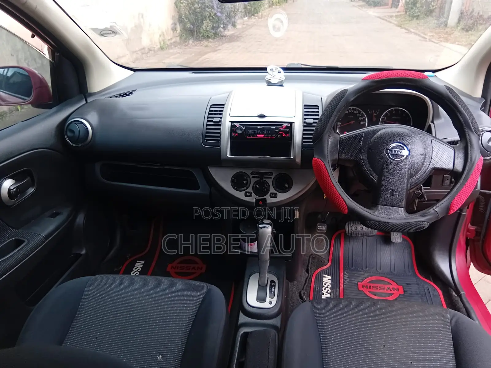 Nissan Note 2010 Red