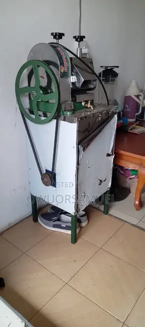 Sugarcane Juice Extractor