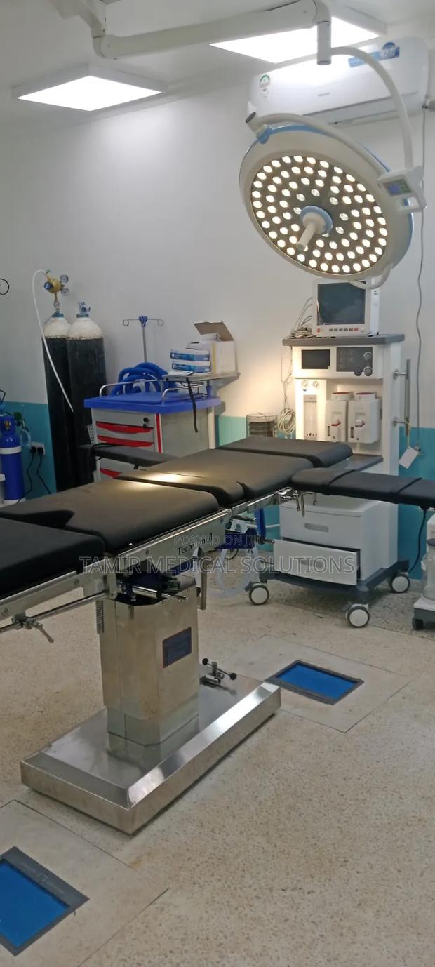 Hydraulic Theatre Table