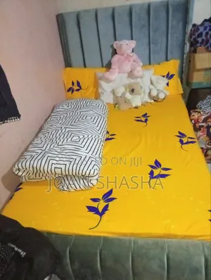 4*6 Bed Colour Gray in Good Condition.