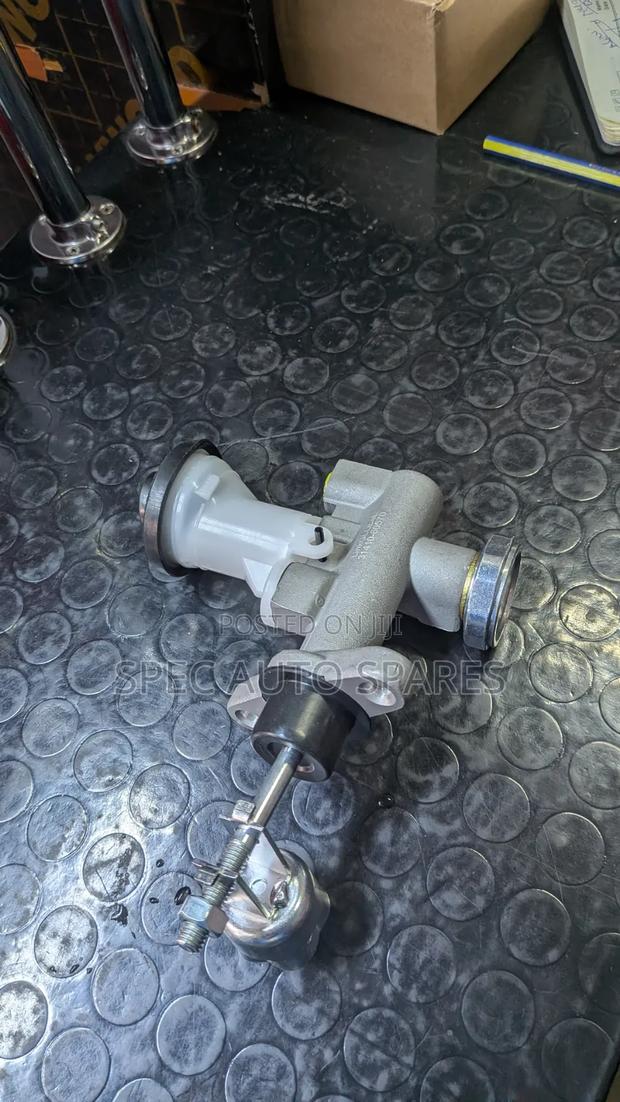 Clutch Master Cylinder Lc 79 Top - thumbnail 2