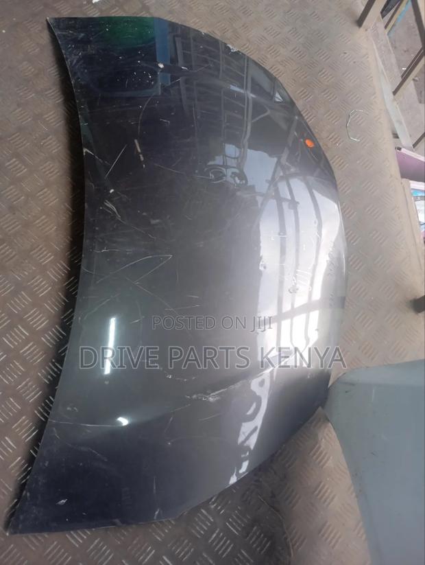 Vitz Juwella 2017 Bonnet - main view