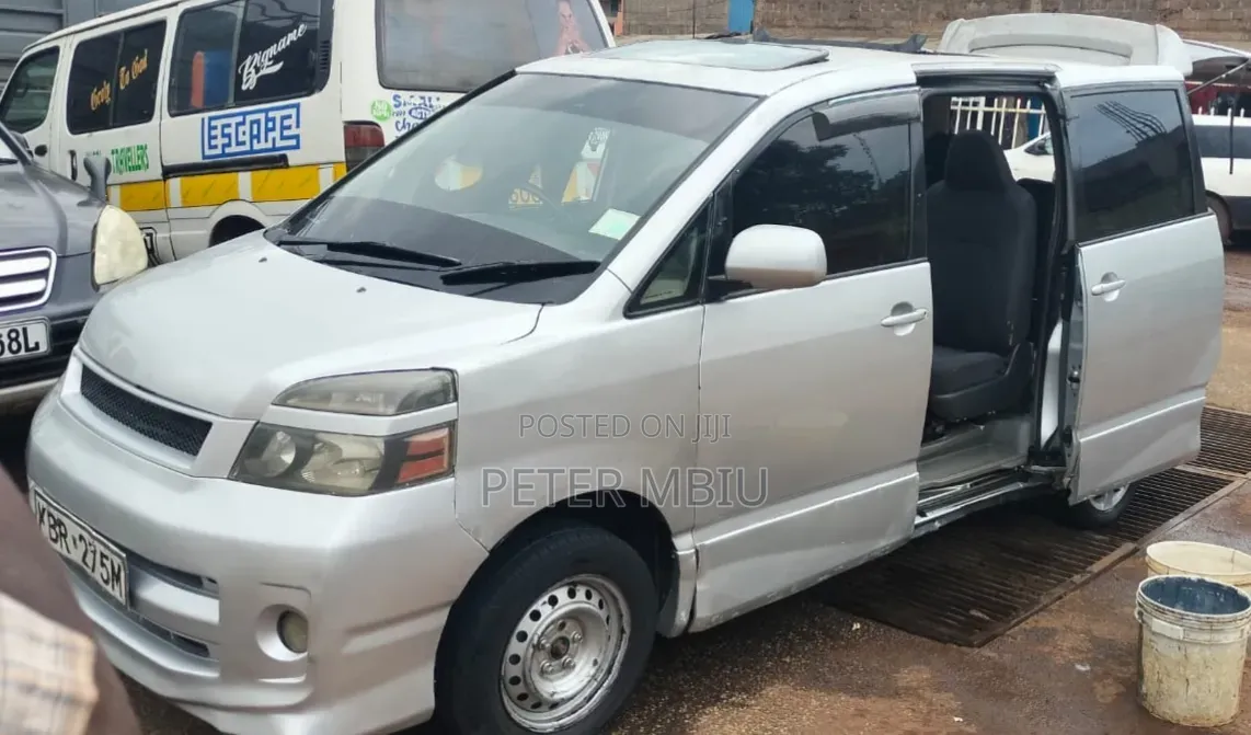 Toyota Voxy 2007 Silver
