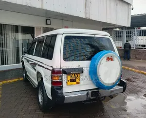 Mitsubishi Pajero 2.5 TD Classic Short 2007 White