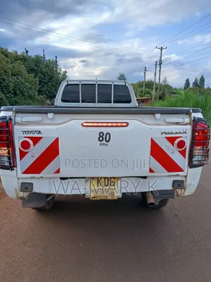 Toyota HiAce 2021 White