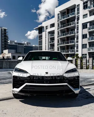 Lamborghini Urus 2022 White